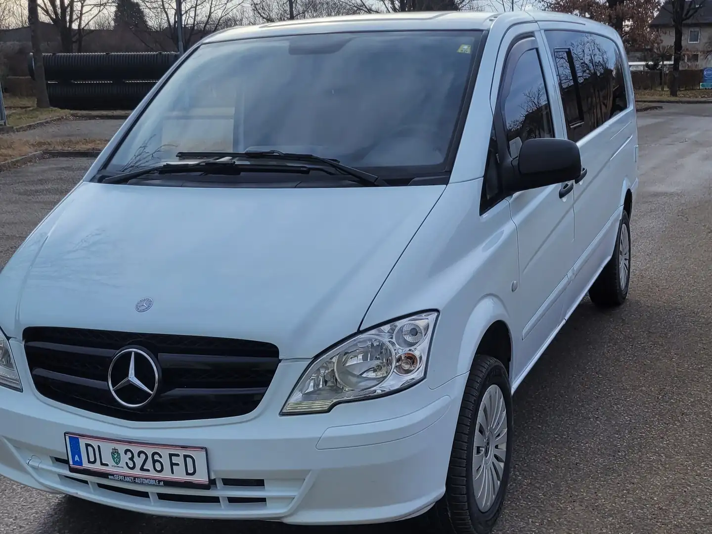 Mercedes-Benz Vito Vito 113 CDI BlueEfficiency extralang Allrad Aut. Weiß - 2