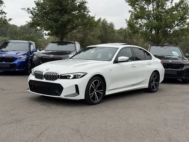 BMW 318 iA M Sport berline / PANODAK / DODE HOEK / PDC / CARPLAY / NAVI / LCI