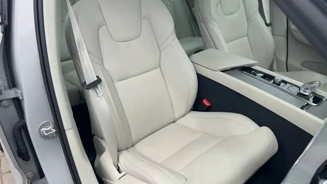Volvo XC60 main image