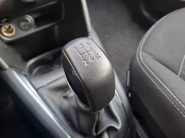 Peugeot 208 view 13