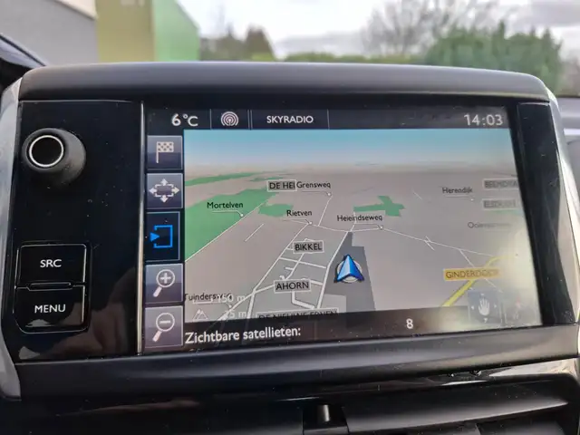 Peugeot 208 view 6