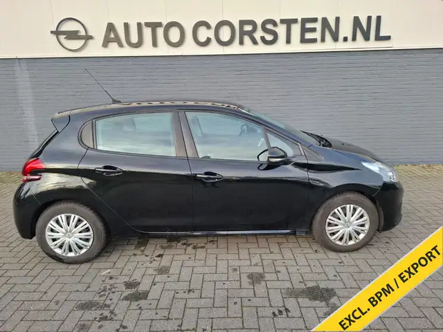 Peugeot 208 view 5