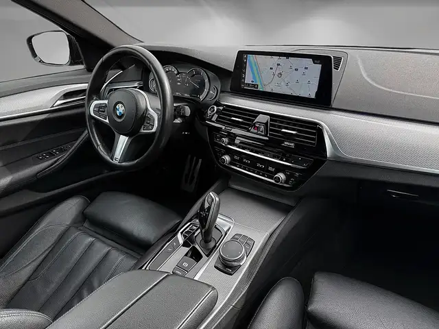 BMW 5 Series view 10