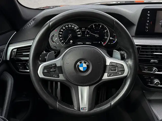 BMW 5 Series view 11