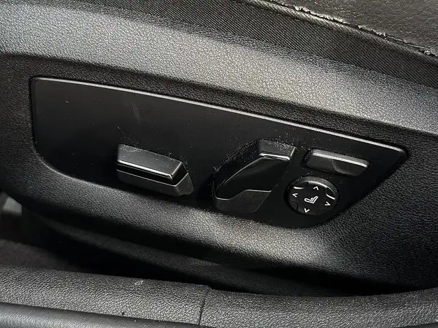 BMW 5 Series view 14