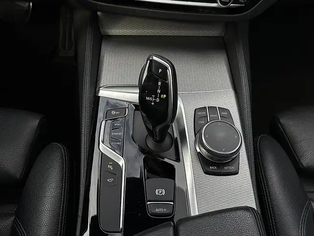 BMW 5 Series view 13