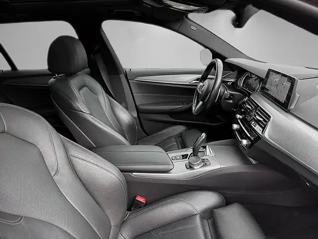 BMW 5 Series view 8