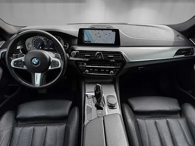 BMW 5 Series view 9