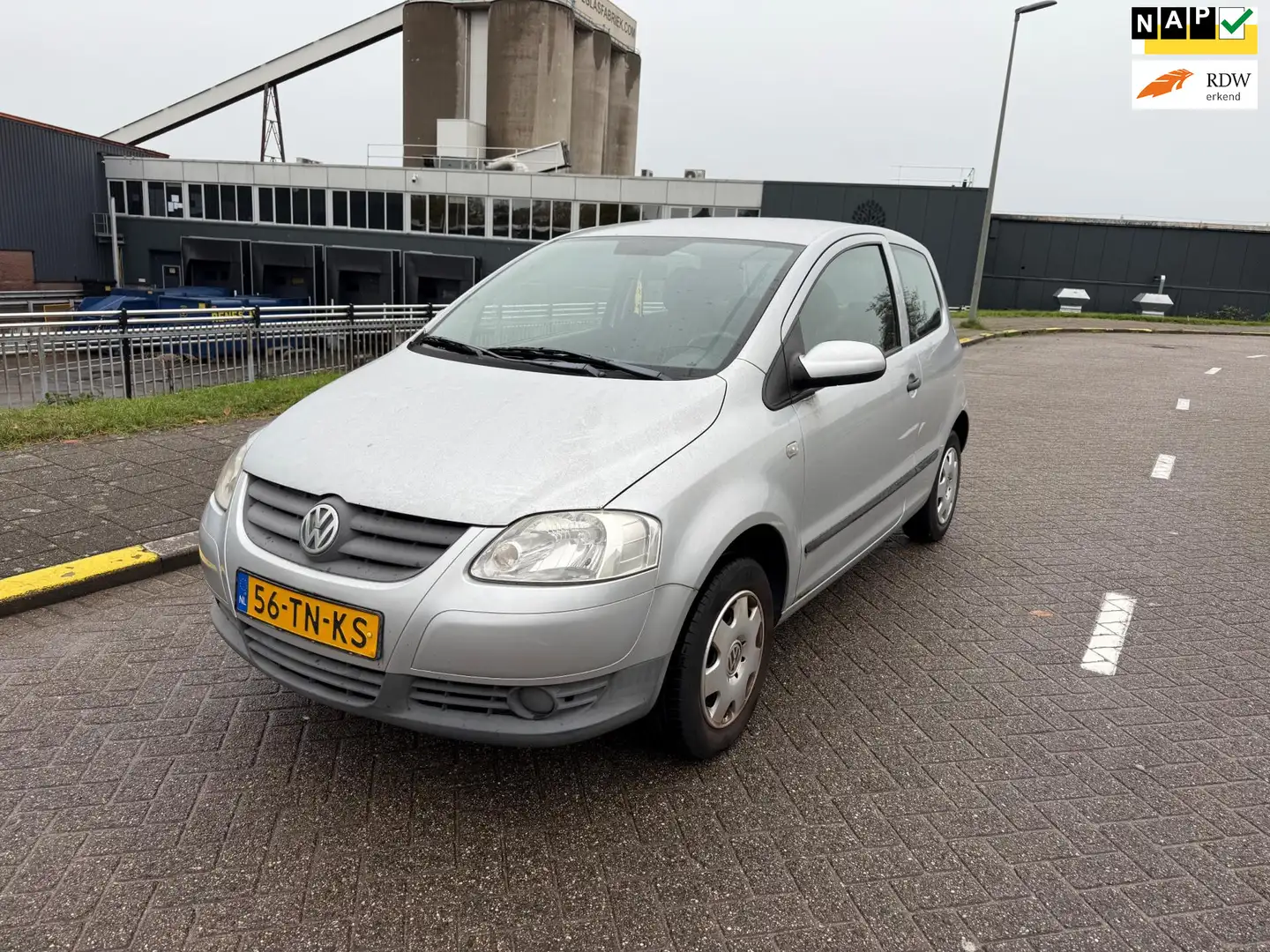 Volkswagen Fox 1.2 Trendline Gris - 1