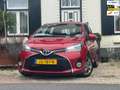 Toyota Yaris 1.3 VVT-i Dynamic|Automaat|Navi|Trekhaak|32DKM!|NA Rood - thumbnail 1