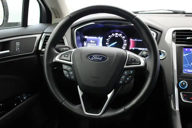 Ford Mondeo view 19