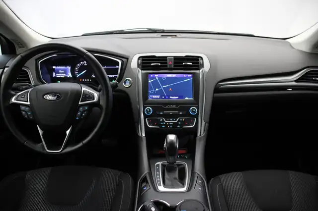Ford Mondeo view 2
