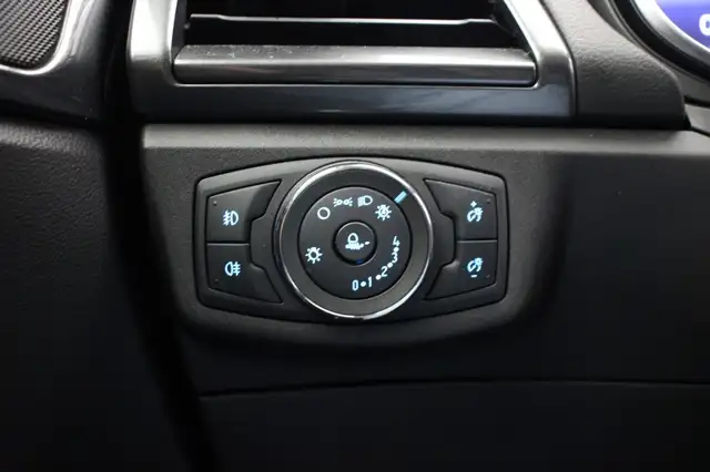 Ford Mondeo view 29