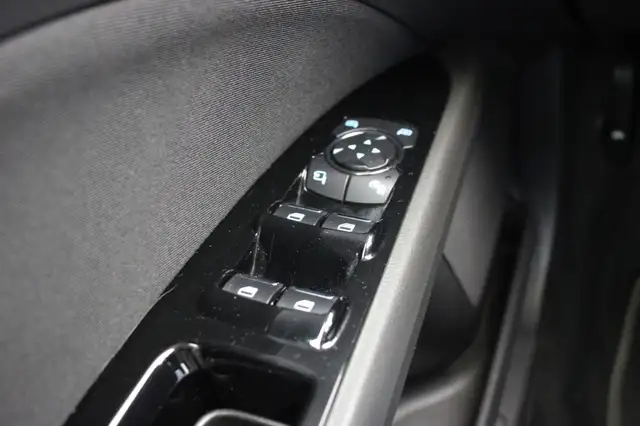 Ford Mondeo view 28