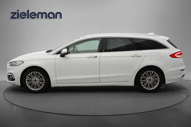 Ford Mondeo view 17