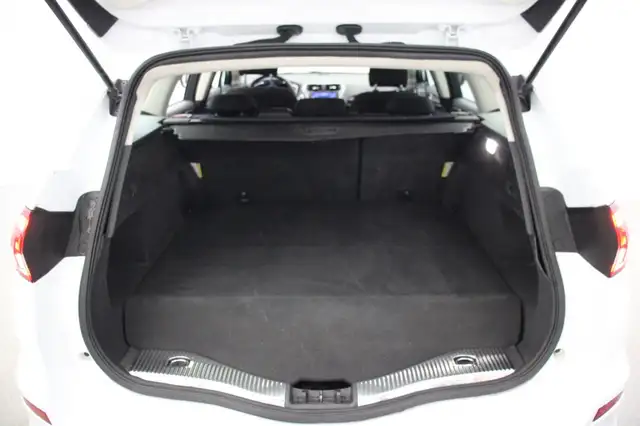 Ford Mondeo view 10
