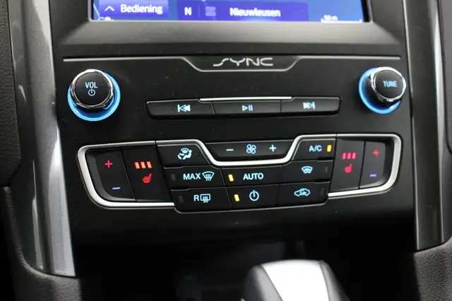 Ford Mondeo view 6