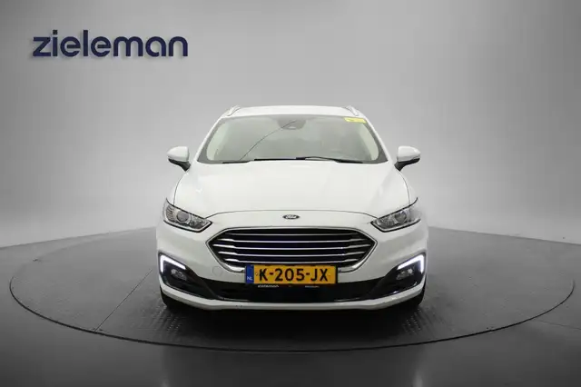 Ford Mondeo view 13