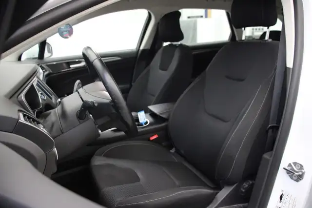 Ford Mondeo view 8