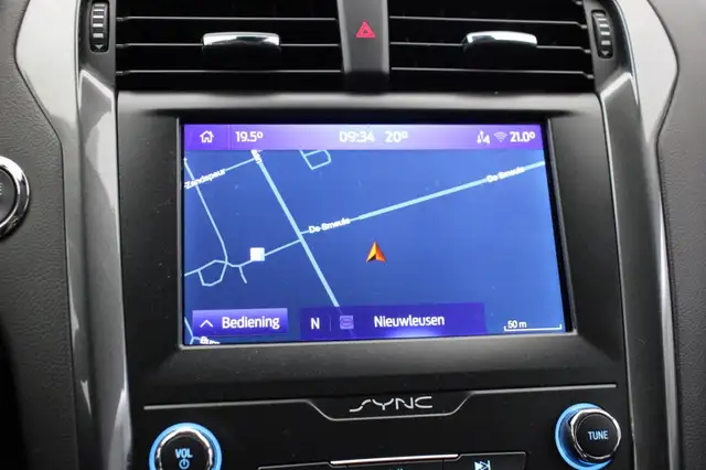 Ford Mondeo view 25