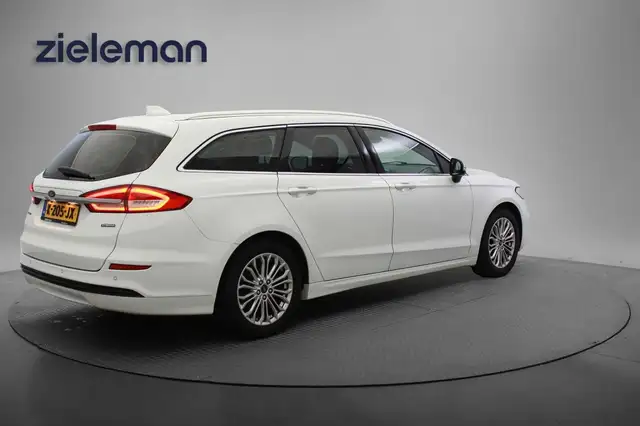 Ford Mondeo view 15