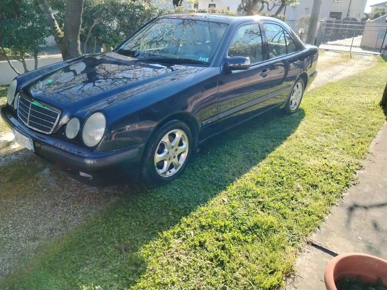 Mercedes-Benz E 220 td cdi Classic Selection, foto 2