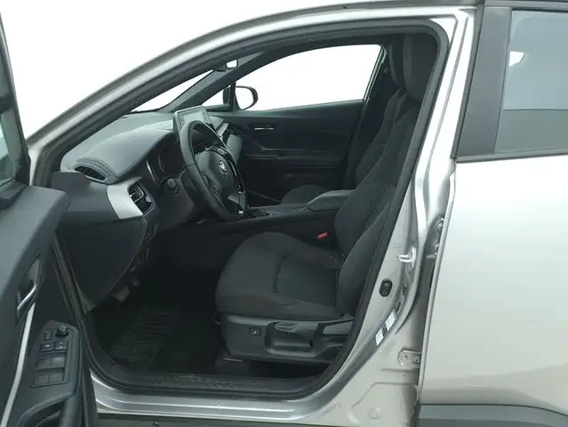 Toyota C-HR view 10