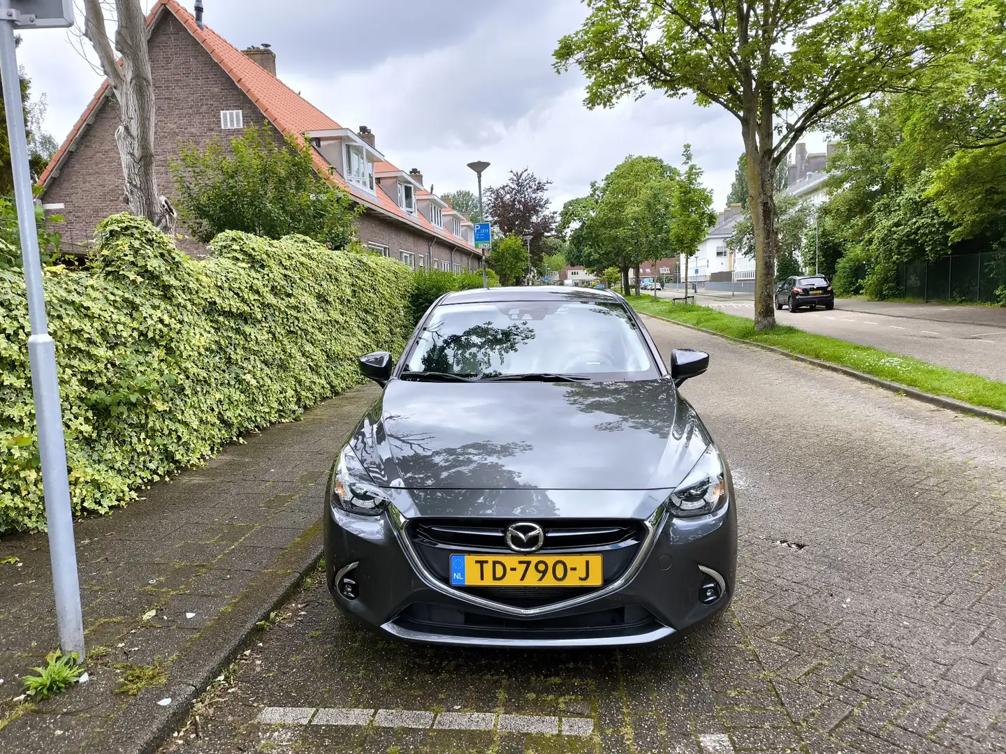 Mazda 2 1.5 SkyactivG GT Luxury Grijs - 1