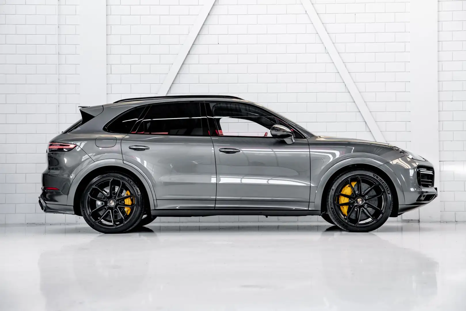 Porsche Cayenne 4.0 Turbo S E-Hybrid l Capristo l Sport Design l E Gris - 2