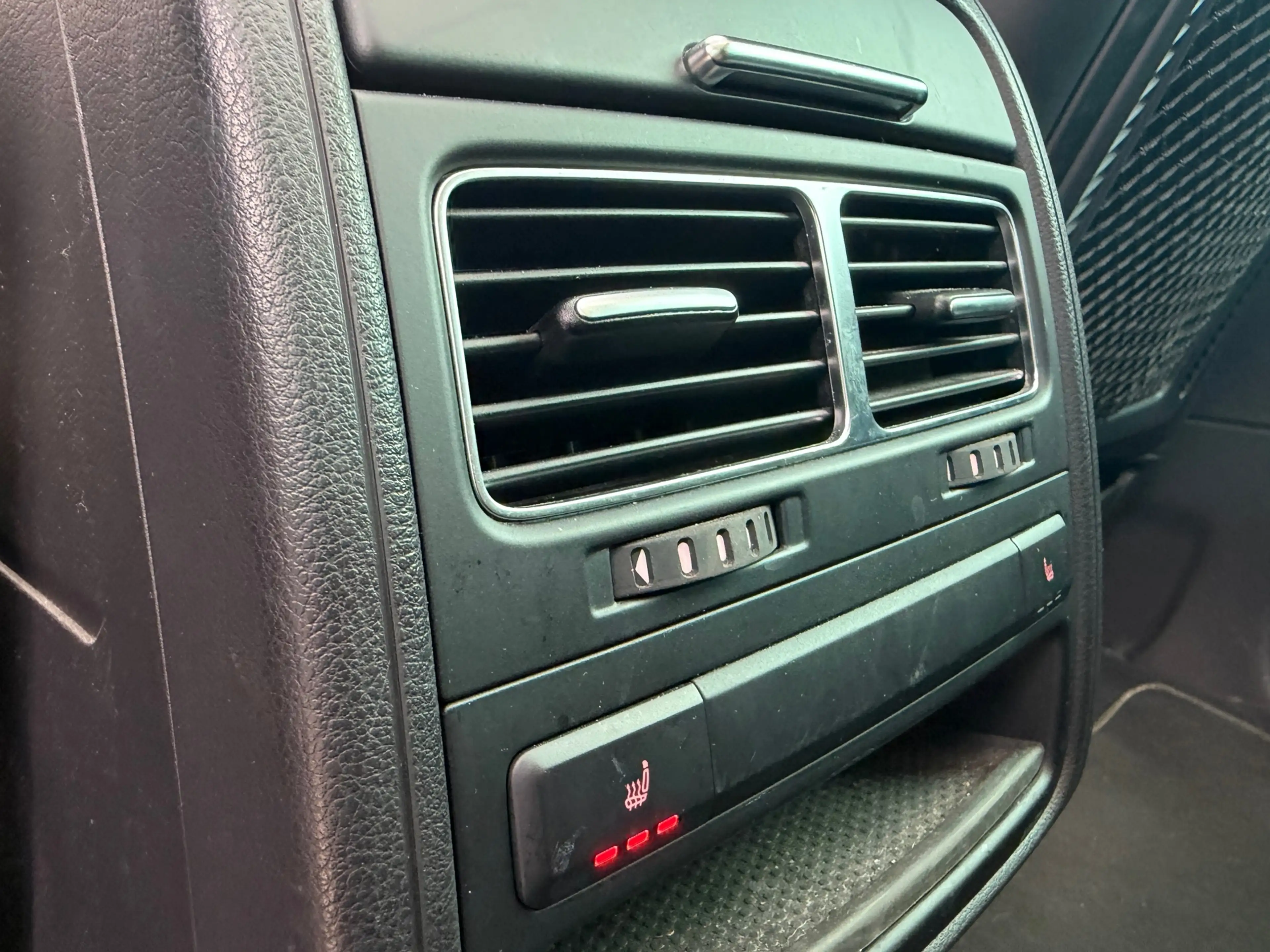 Volkswagen Touareg 3.0 TSI Hybrid Highline — photo 14