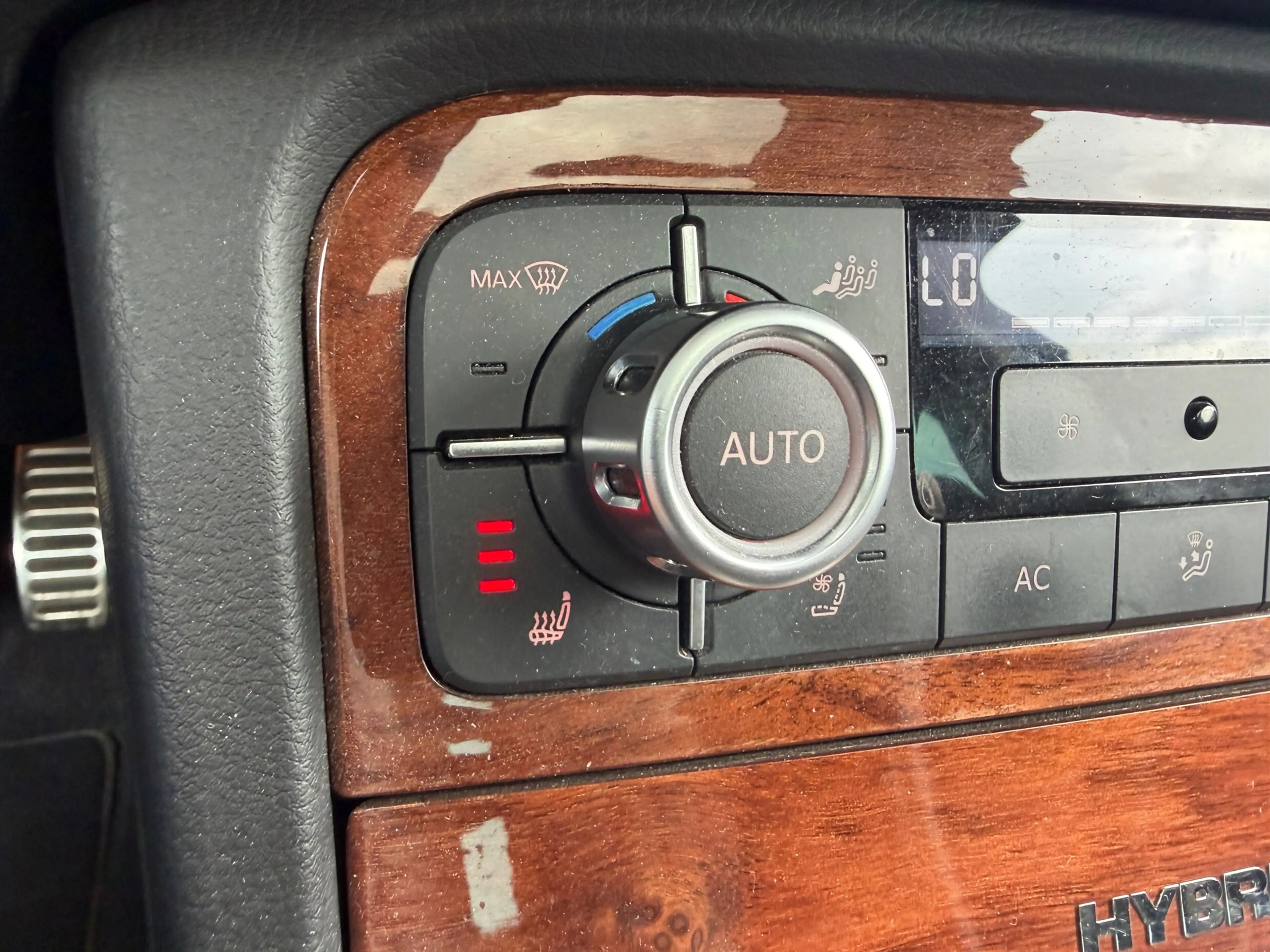 Volkswagen Touareg 3.0 TSI Hybrid Highline — photo 18