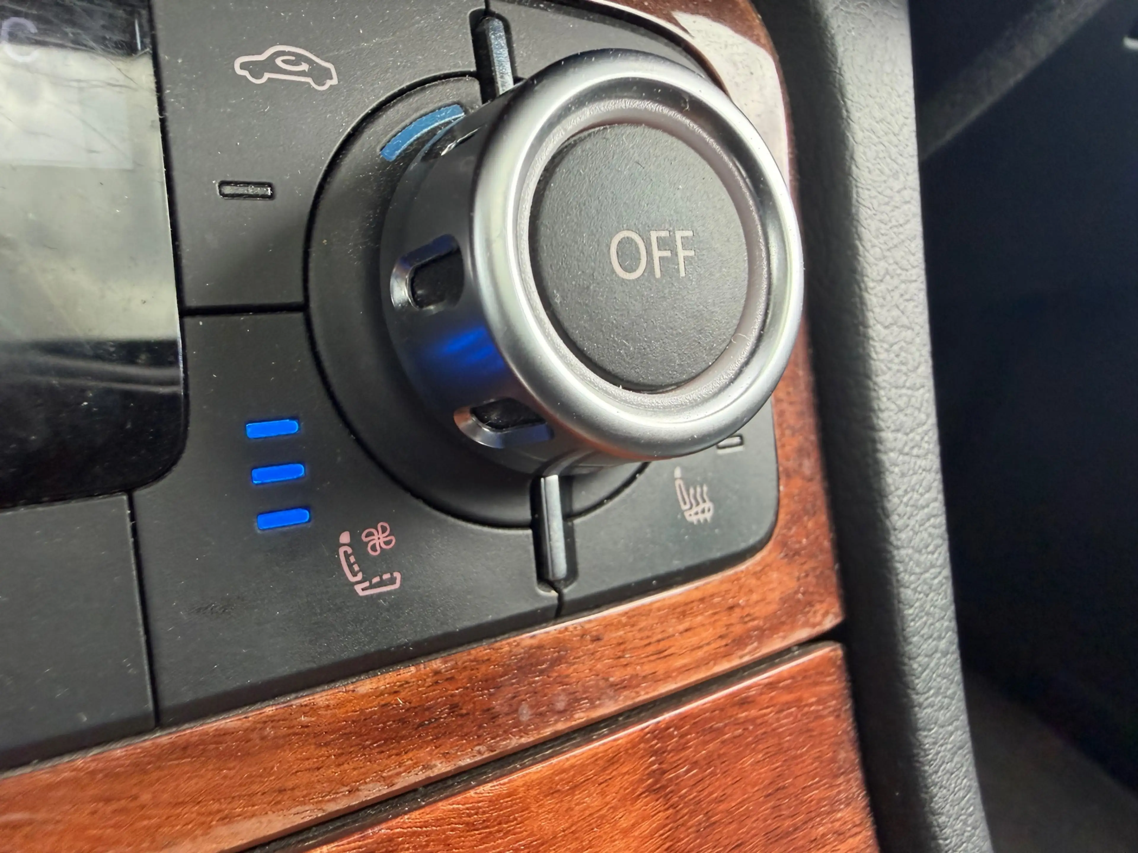 Volkswagen Touareg 3.0 TSI Hybrid Highline — photo 19