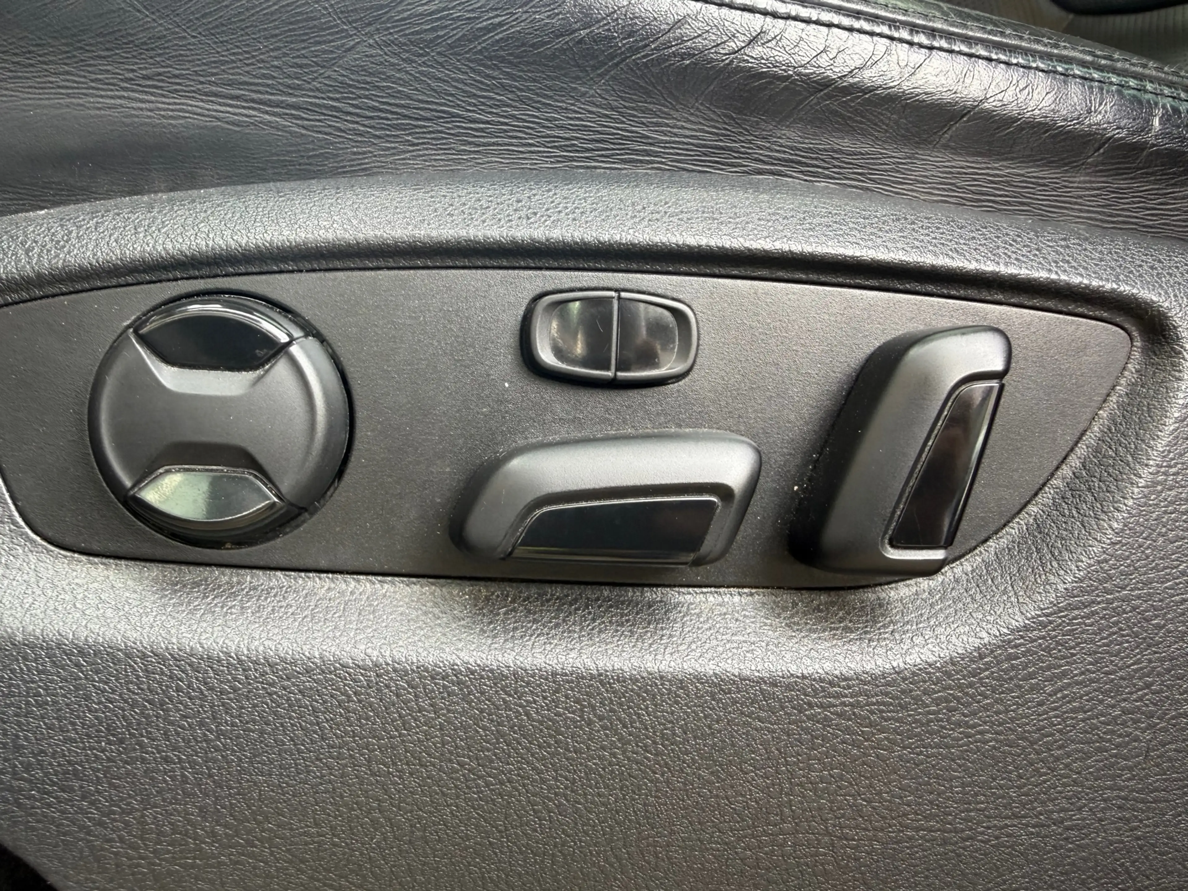 Volkswagen Touareg 3.0 TSI Hybrid Highline — photo 15