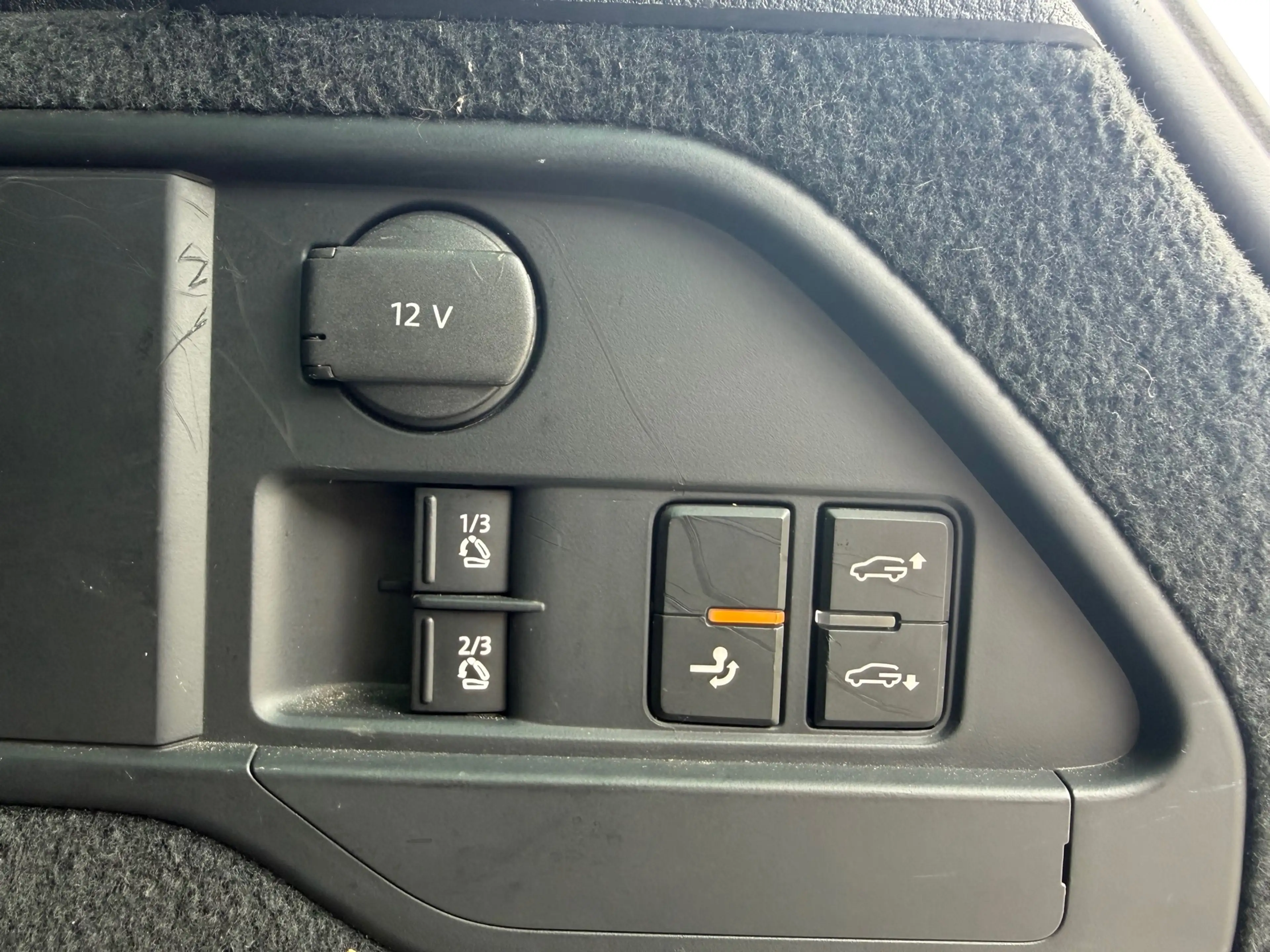 Volkswagen Touareg 3.0 TSI Hybrid Highline — photo 9