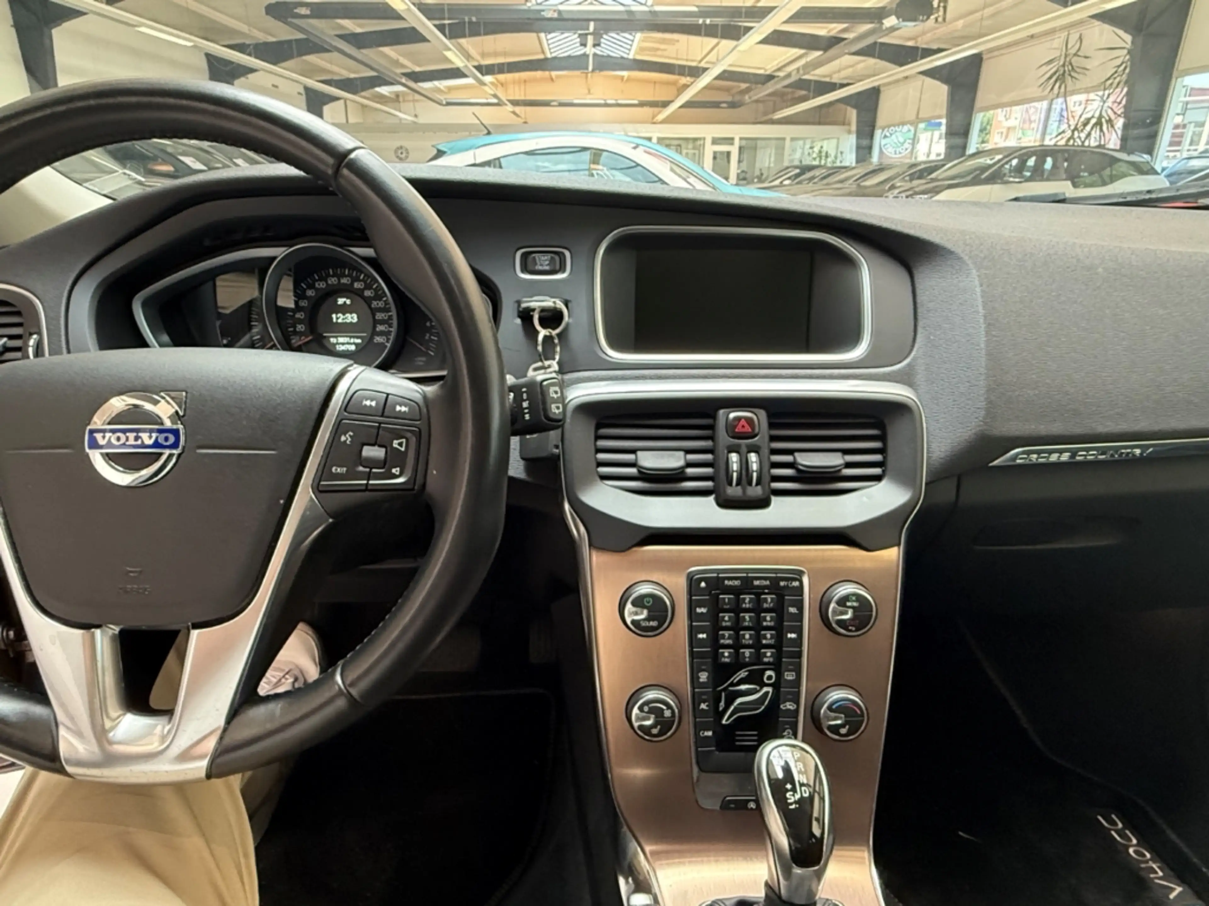 Volvo V40 Cross Country Momentum AWD Automatik — photo 10