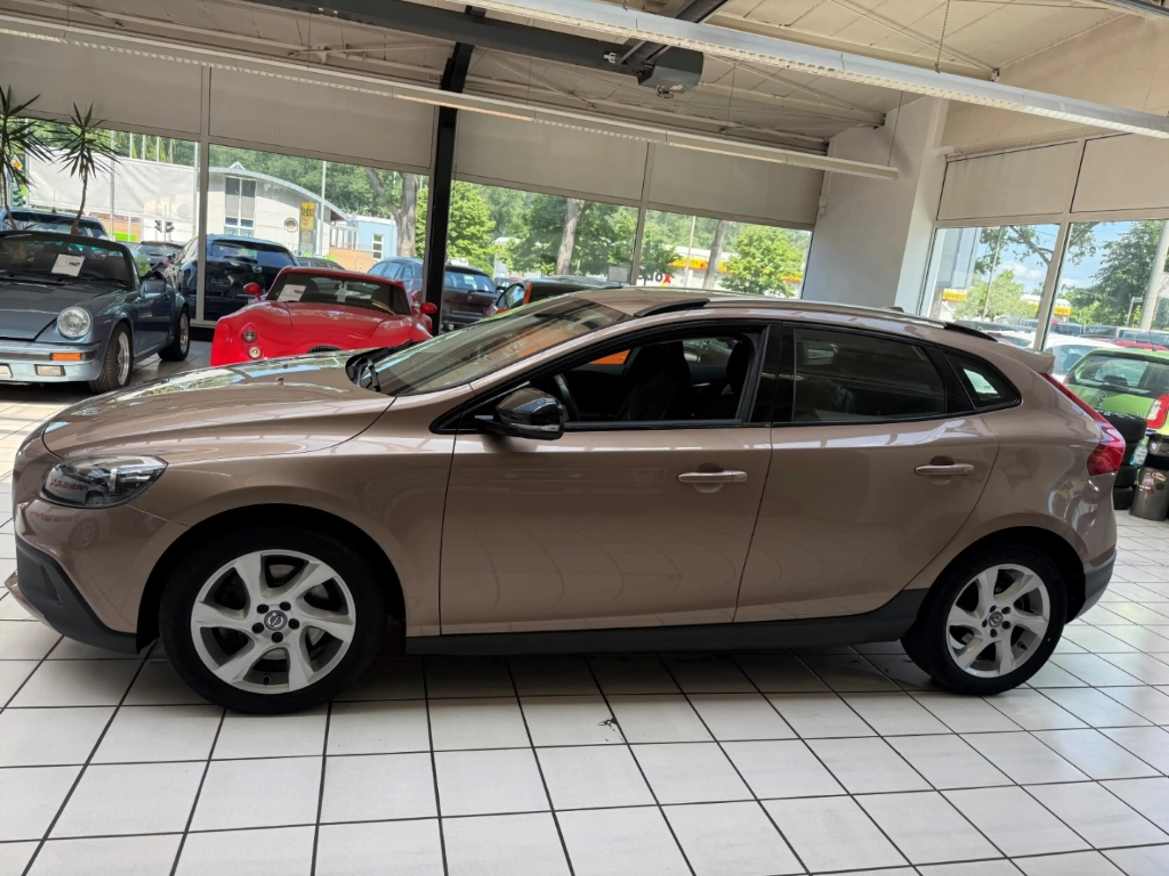 Volvo V40 Cross Country Momentum AWD Automatik — photo 5