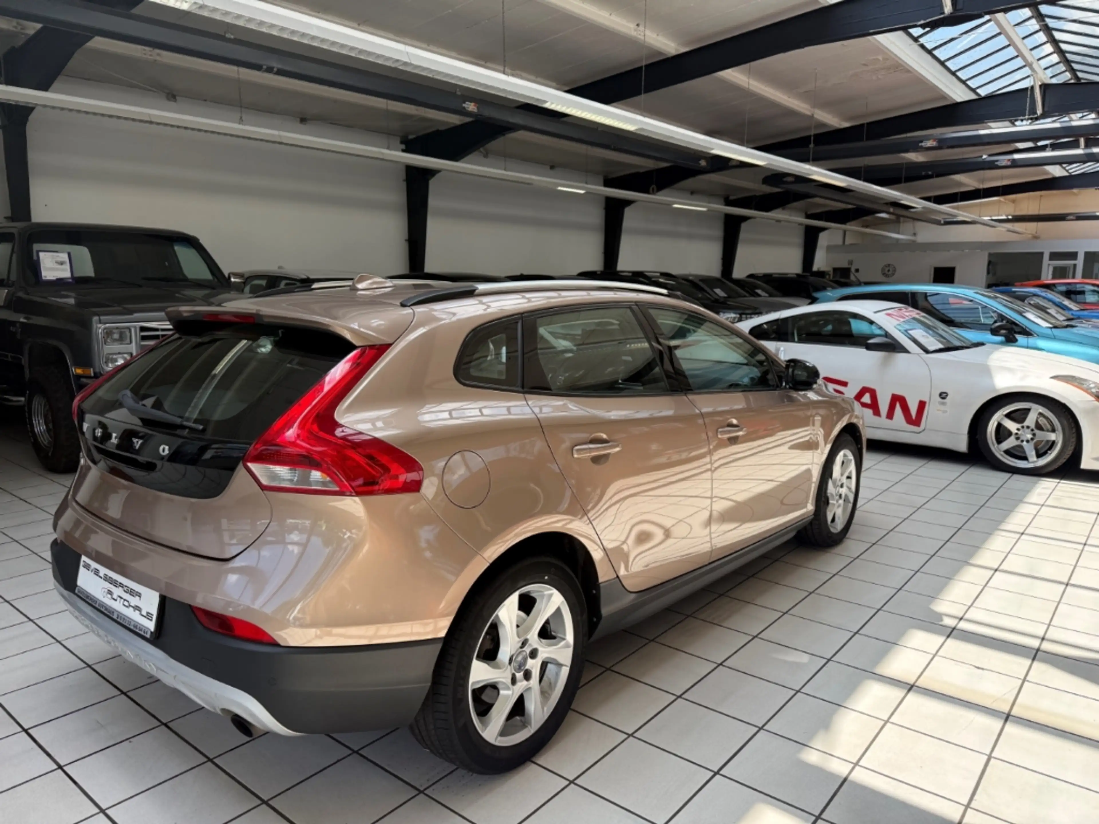 Volvo V40 Cross Country Momentum AWD Automatik — photo 7