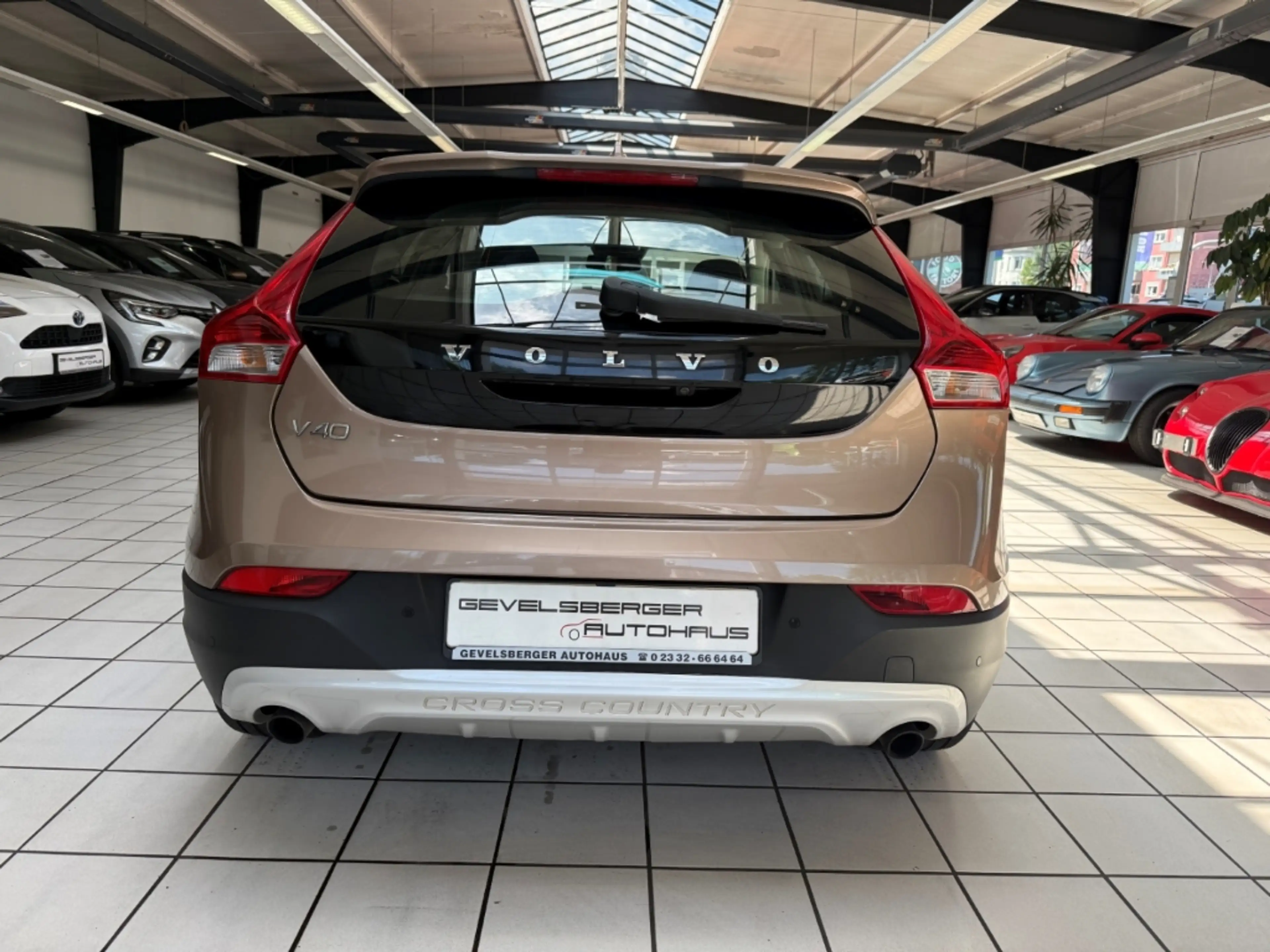 Volvo V40 Cross Country Momentum AWD Automatik — photo 8