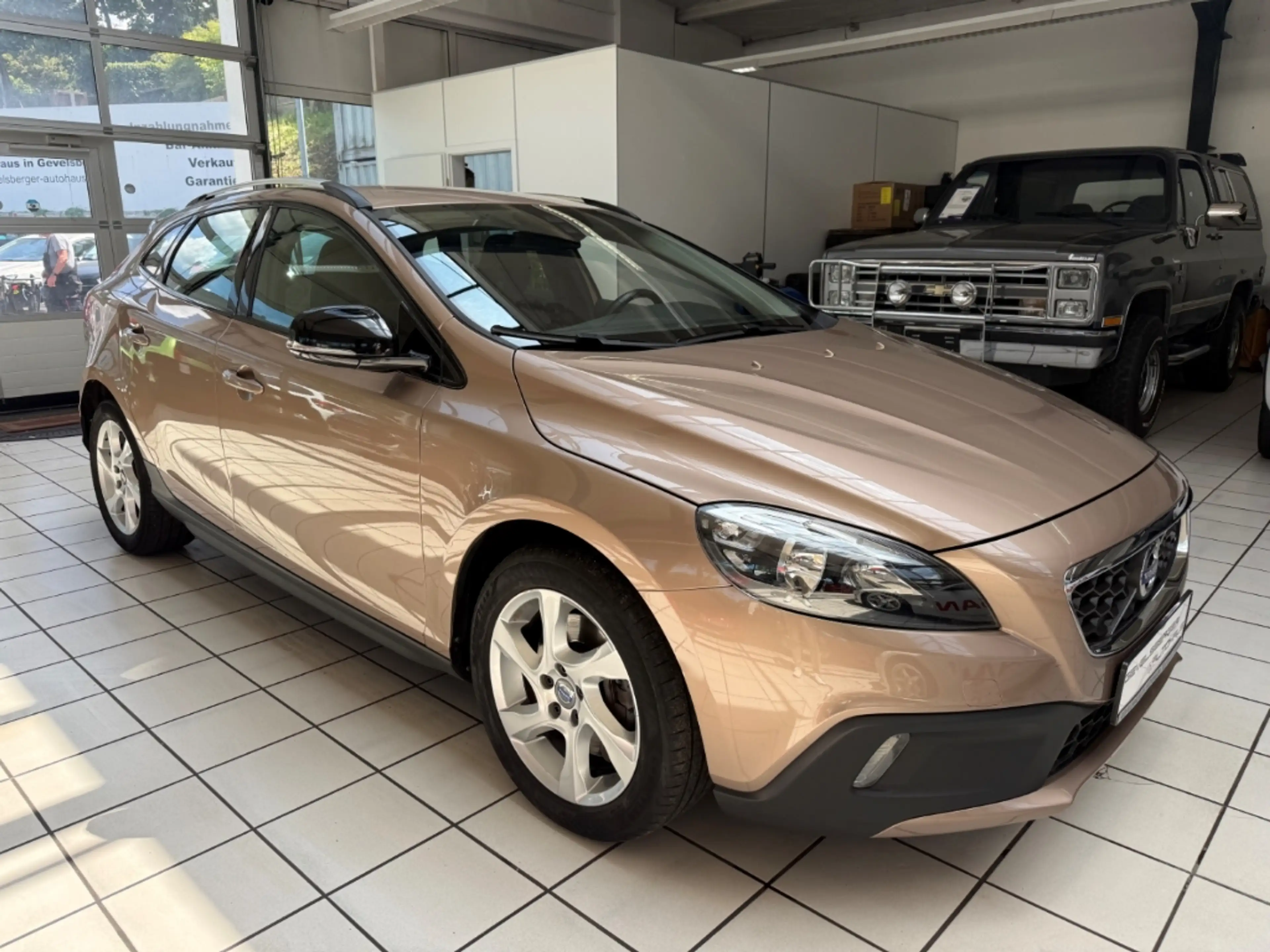 Volvo V40 Cross Country Momentum AWD Automatik — photo 3