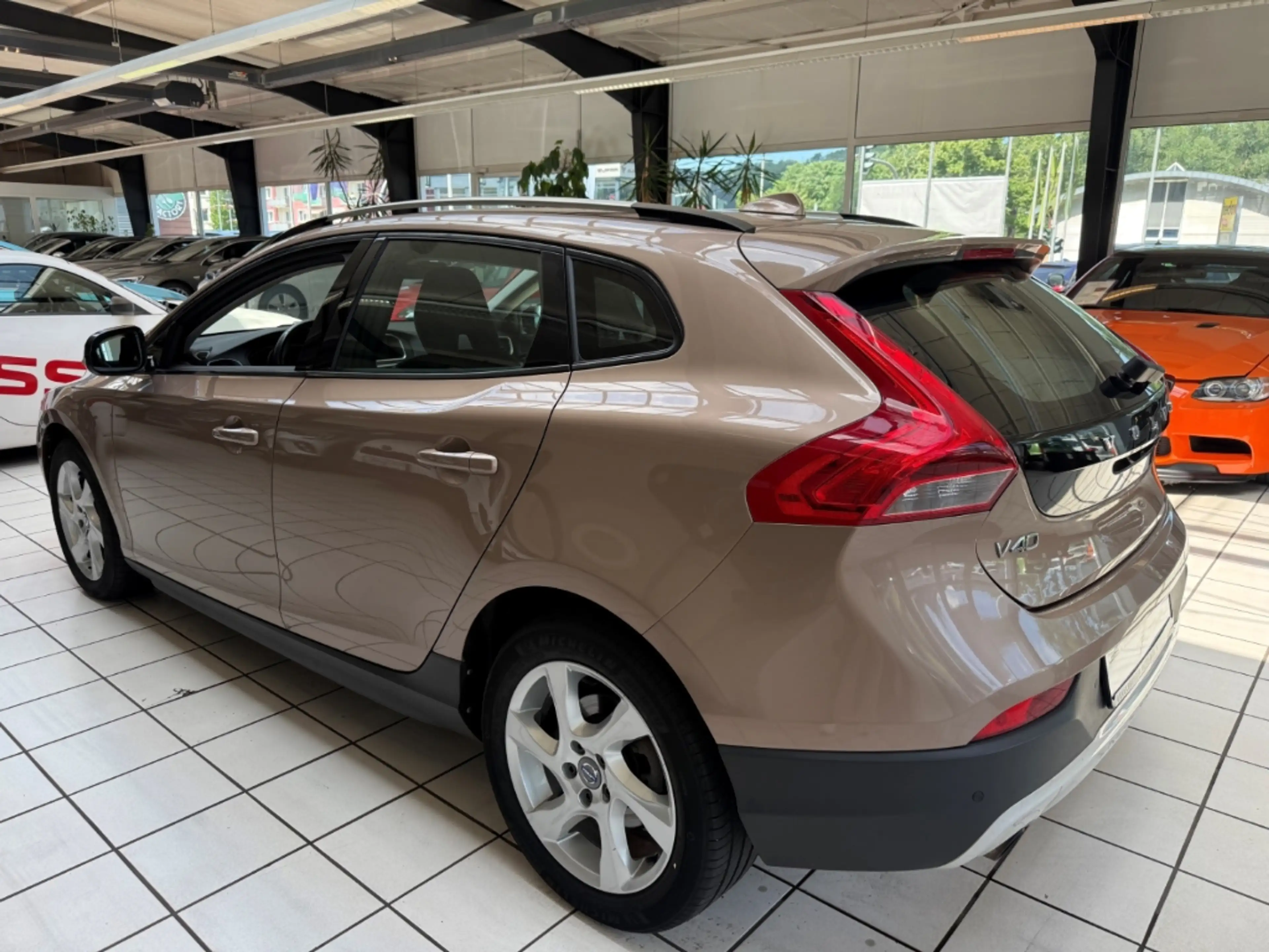Volvo V40 Cross Country Momentum AWD Automatik — photo 6