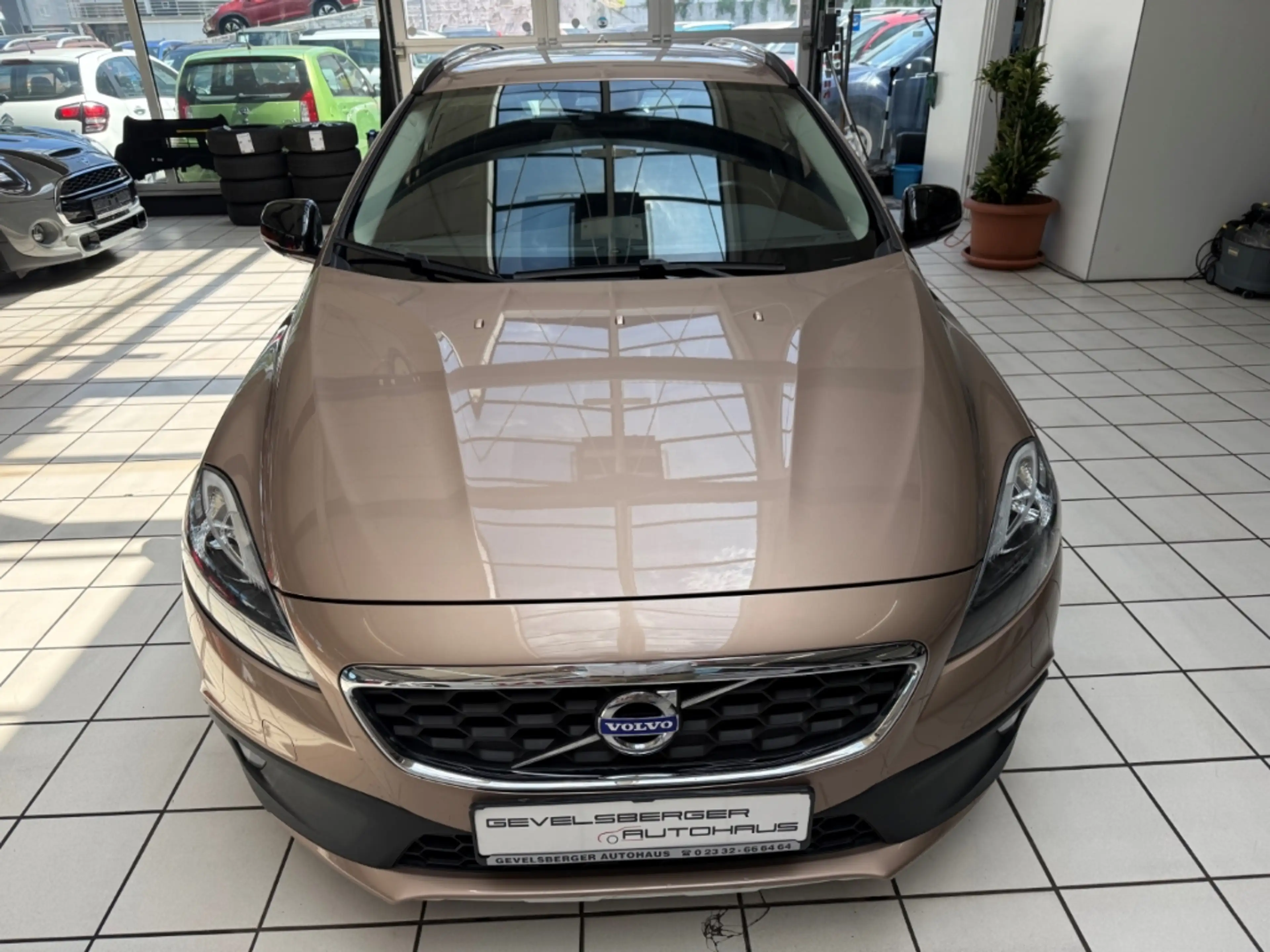 Volvo V40 Cross Country Momentum AWD Automatik — photo 9