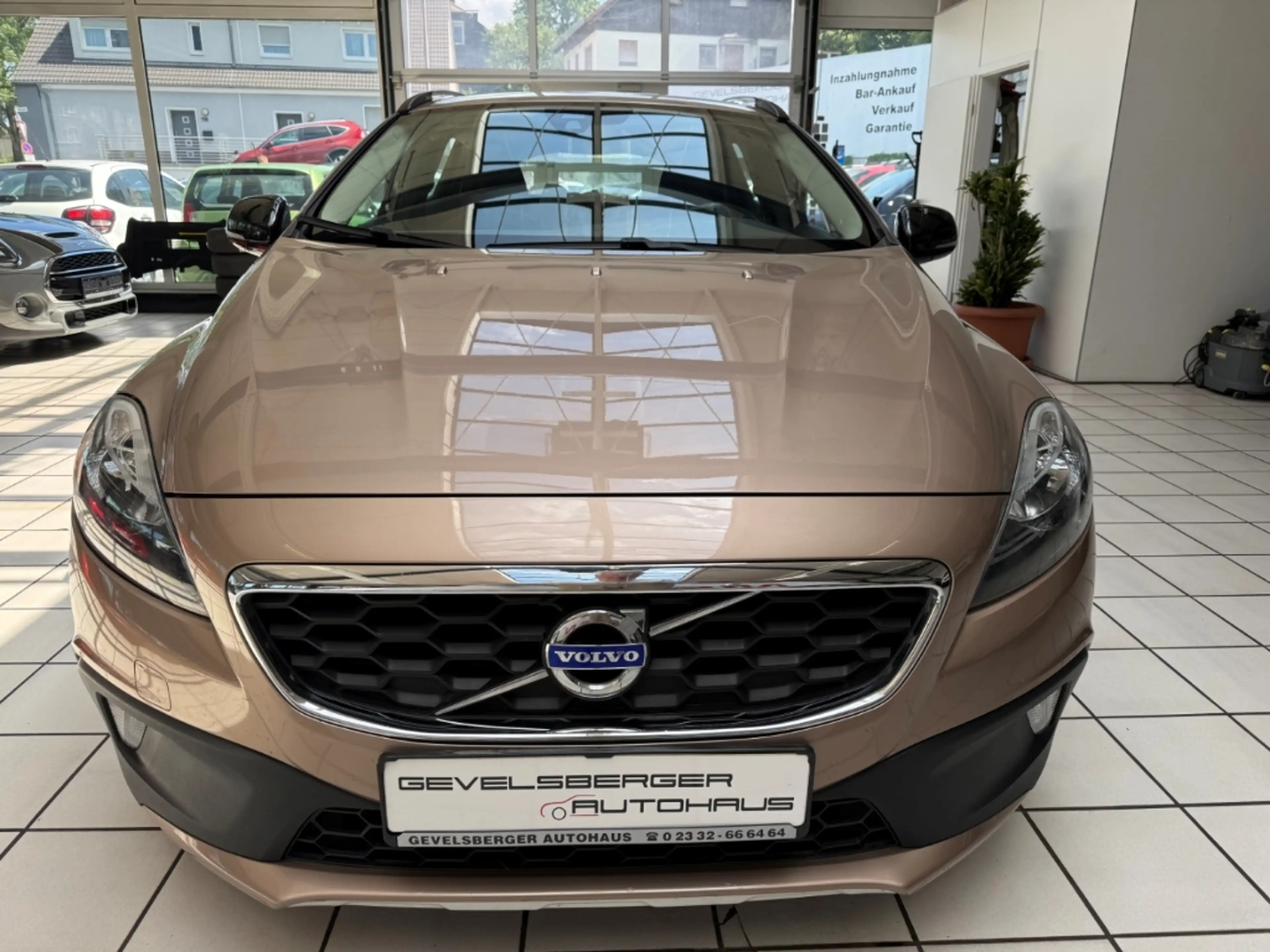 Volvo V40 Cross Country Momentum AWD Automatik — photo 2