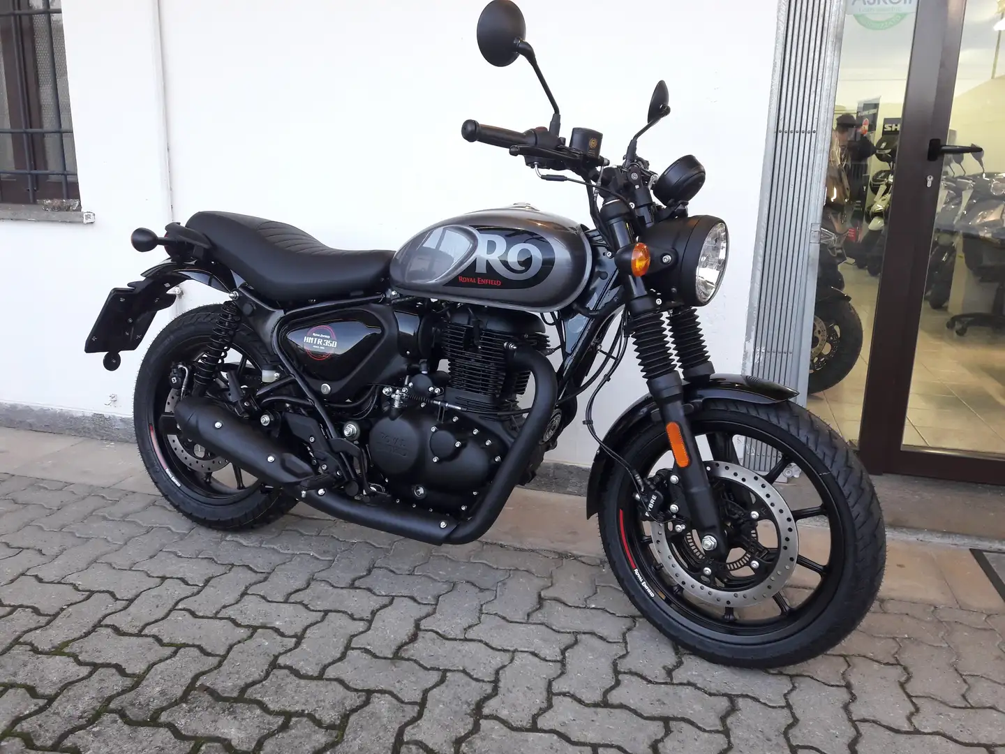 Royal Enfield HNTR 350 DAPPER GREY demo Šedá - 2