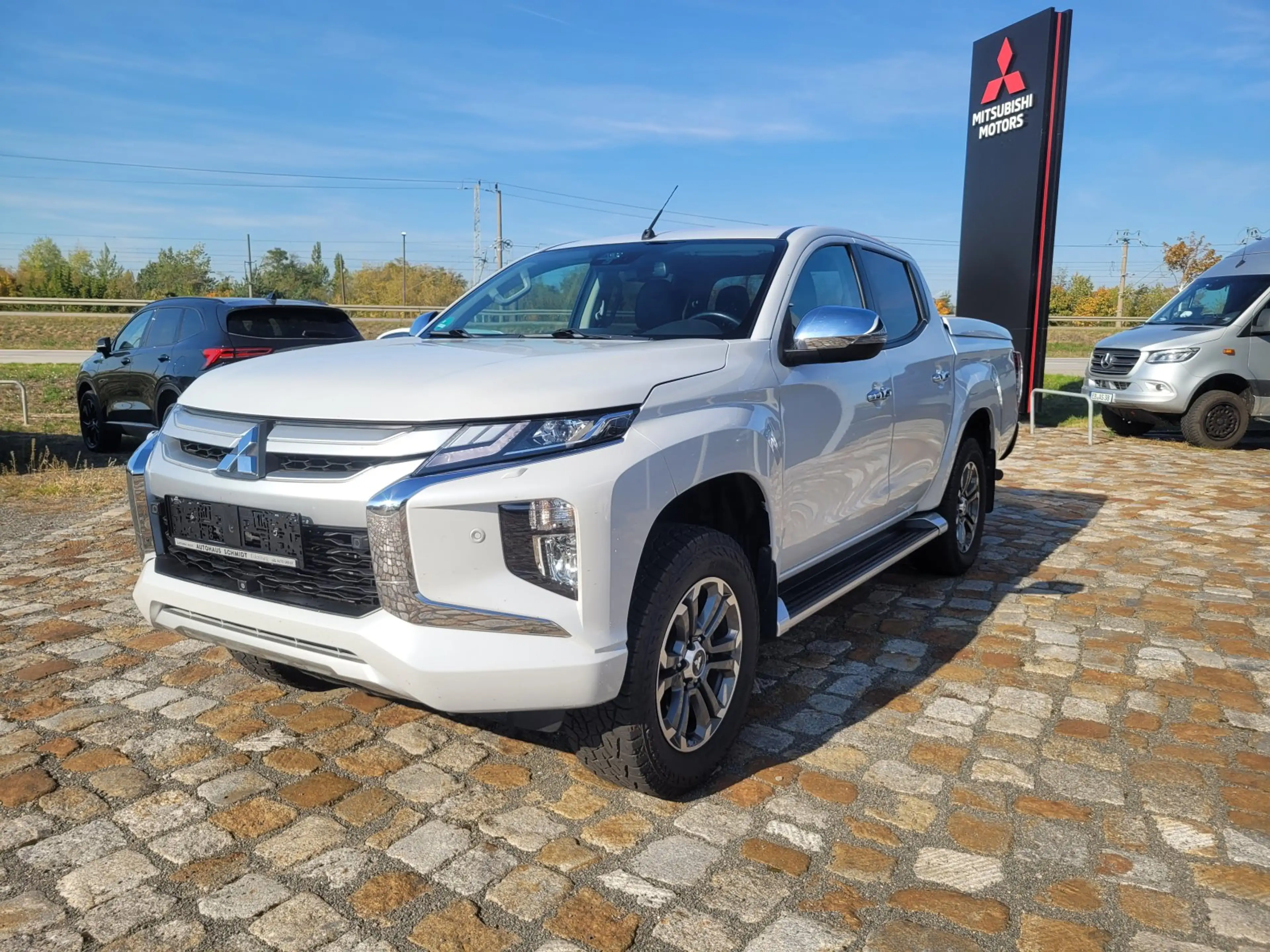 Mitsubishi L200 L 200 4x4 2,2 DI-D Top Doppelkabine 4x4 2.2 DI-D E