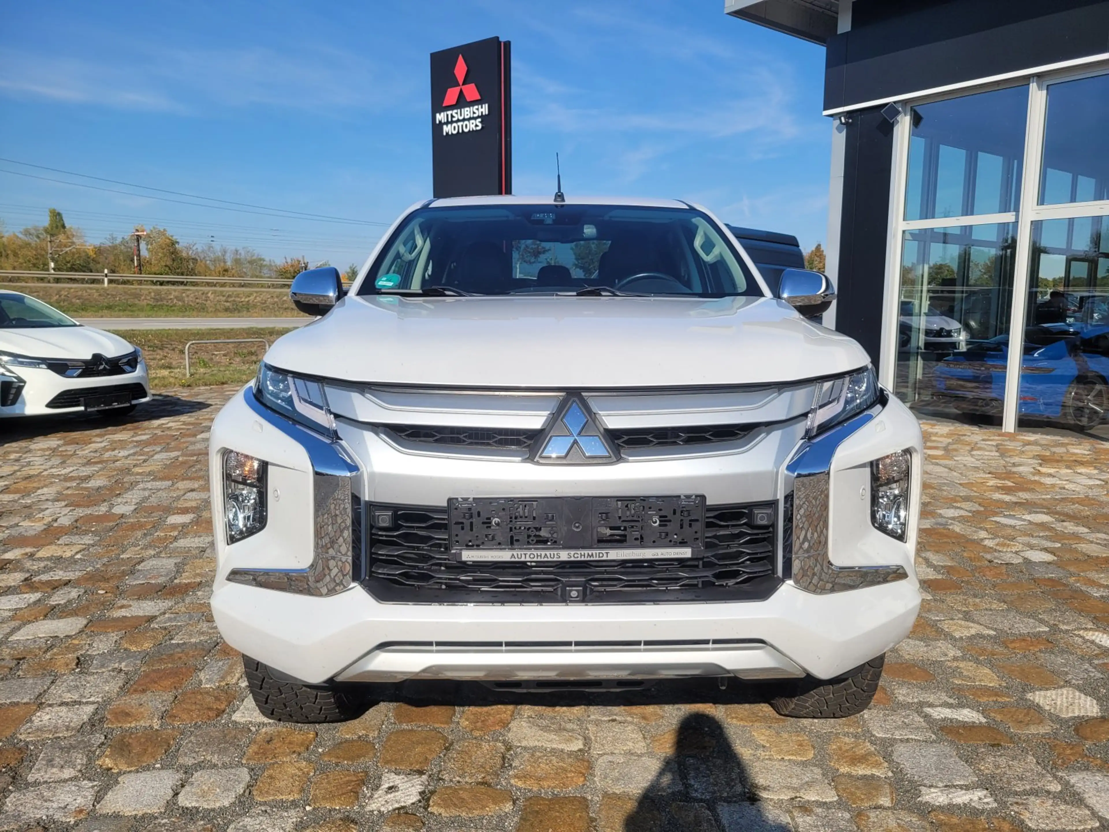 Mitsubishi L200 L 200 4x4 2,2 DI-D Top Doppelkabine 4x4 2.2 DI-D E — photo 2