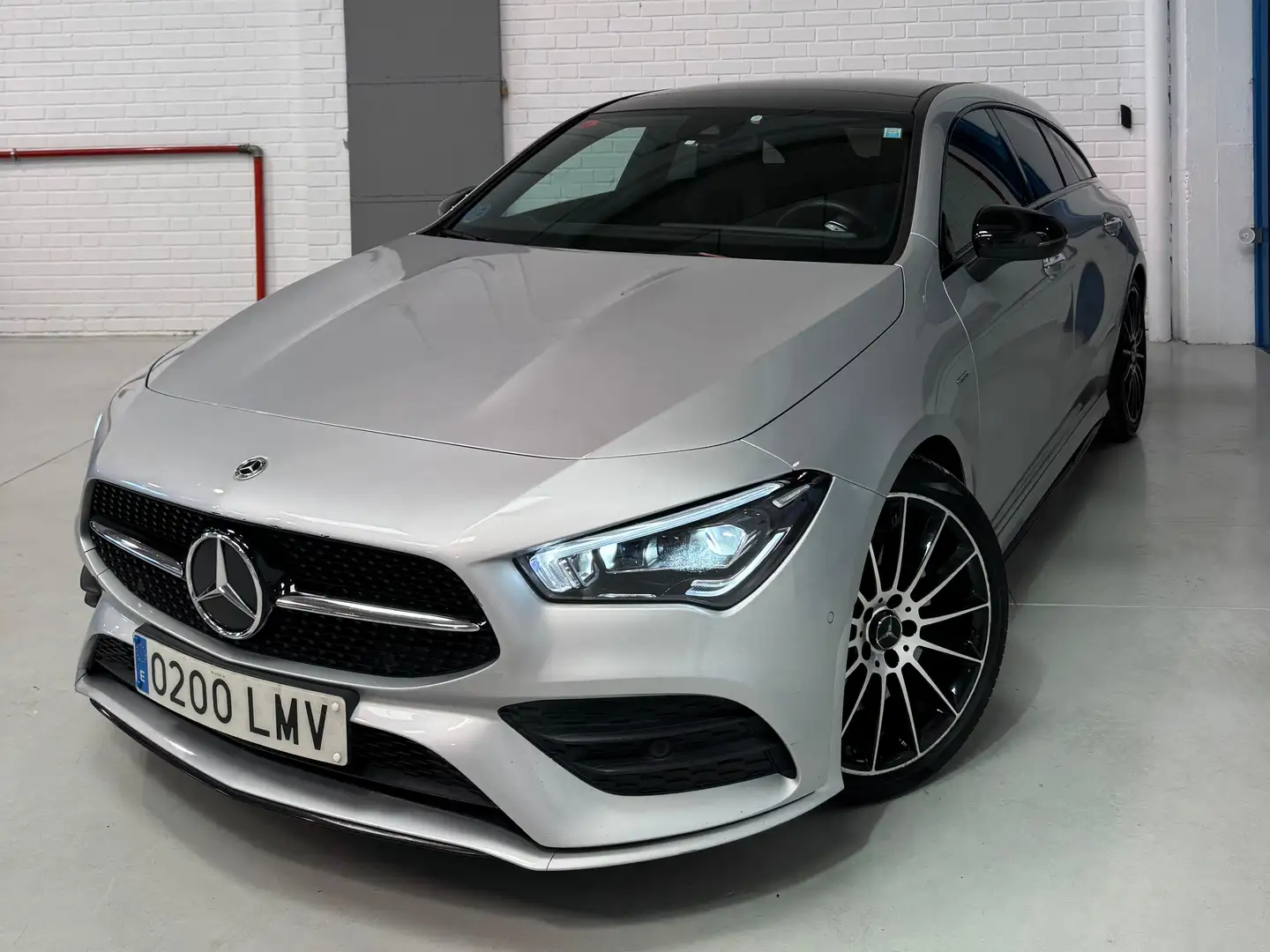 Mercedes-Benz CLA 250 4Matic 7G-DCT Gris - 1