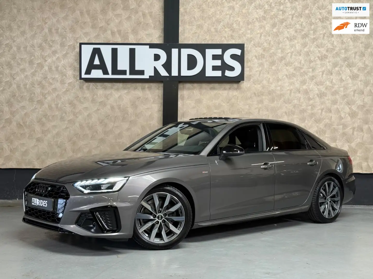 Audi A4 Limousine 35 TFSI S edition Competition 3 x S-line Gris - 1