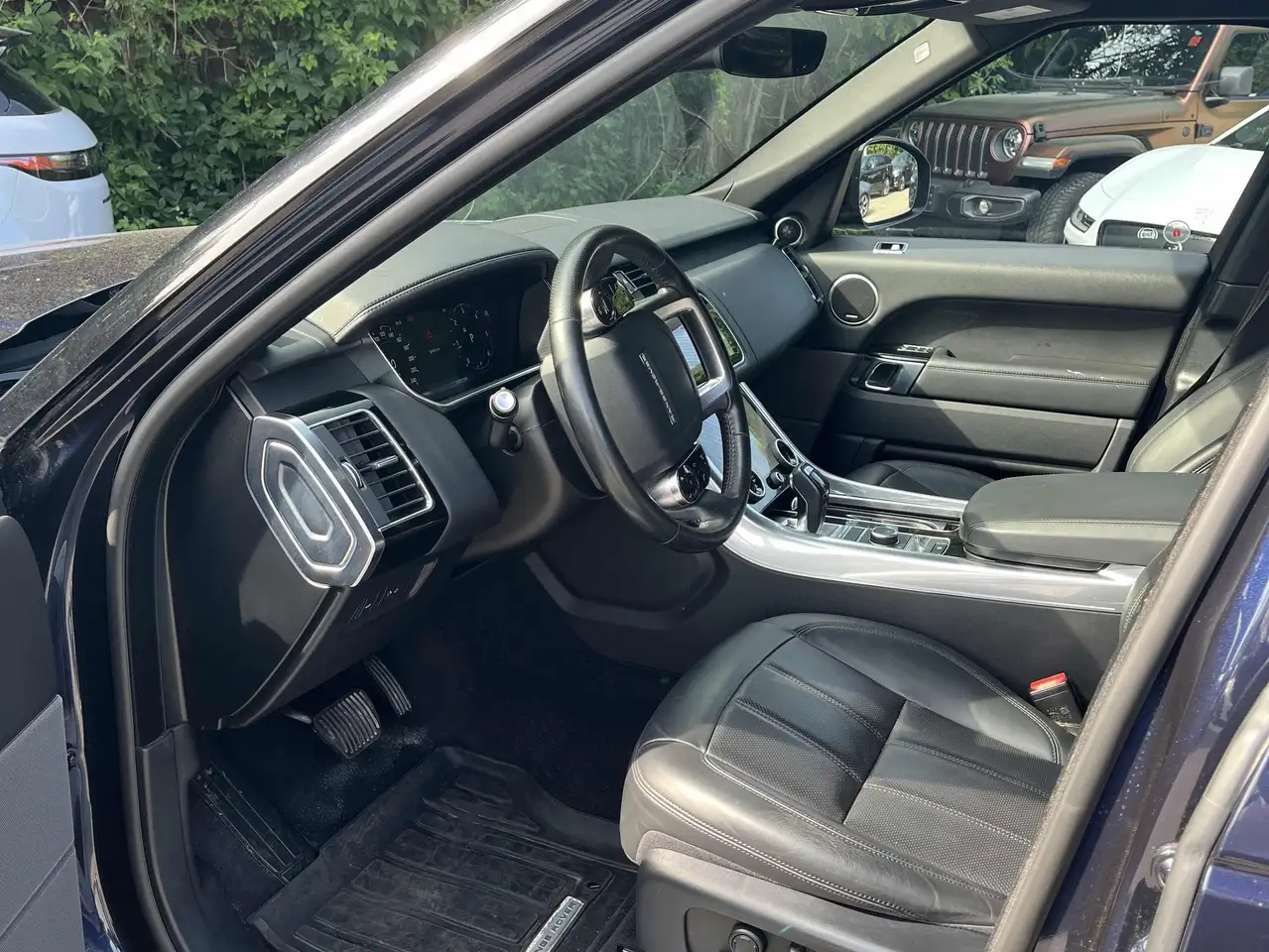 Land Rover Range Rover Sport photo Land Rover Range Rover Sport