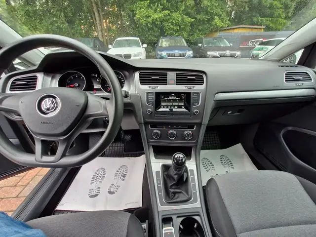 Volkswagen Golf view 11