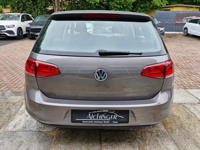 Volkswagen Golf view 6